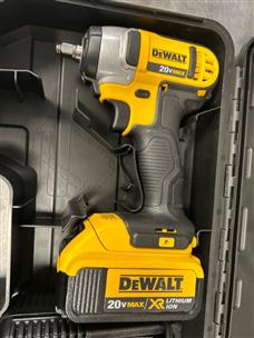 DEWALT DCF883 W 2 BATTS CHARGER Good Buya